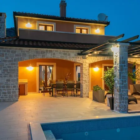 Aria Villa *