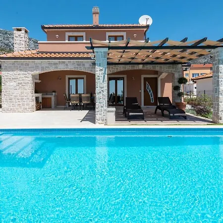 Aria Villa