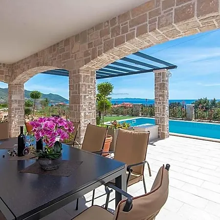 Aria Villa *
