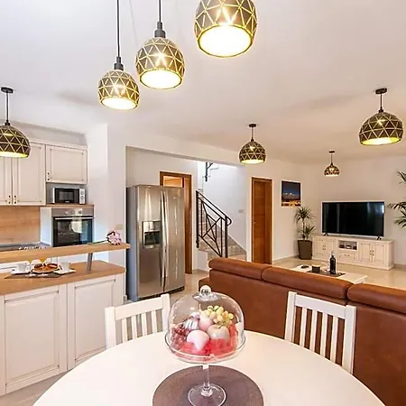 Aria Villa *