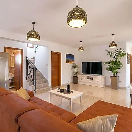 Aria Villa *