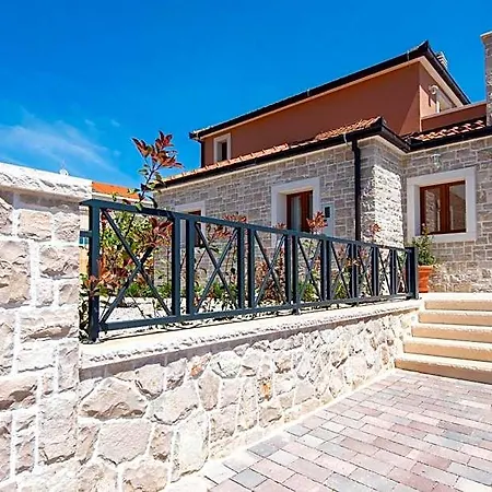 Aria Villa *